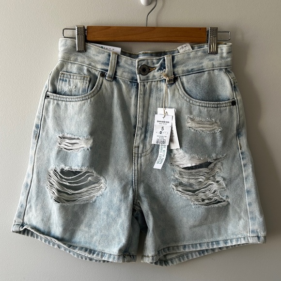 SWS Denim Co. Pants - NWT SWS Denim Co. Women's Jean Shorts Mom Rise Size 5 Light Wash Ripped Detail